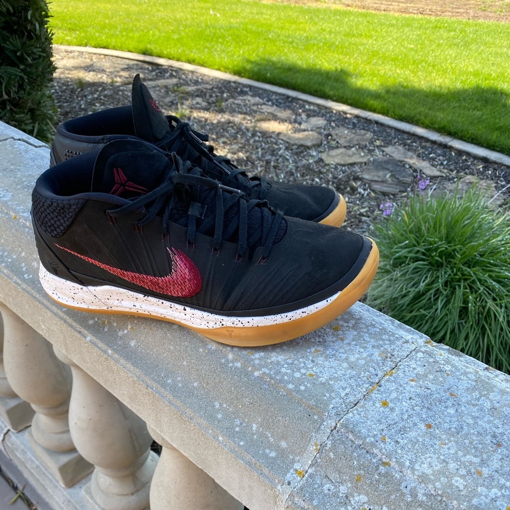Nike Kobe AD mid